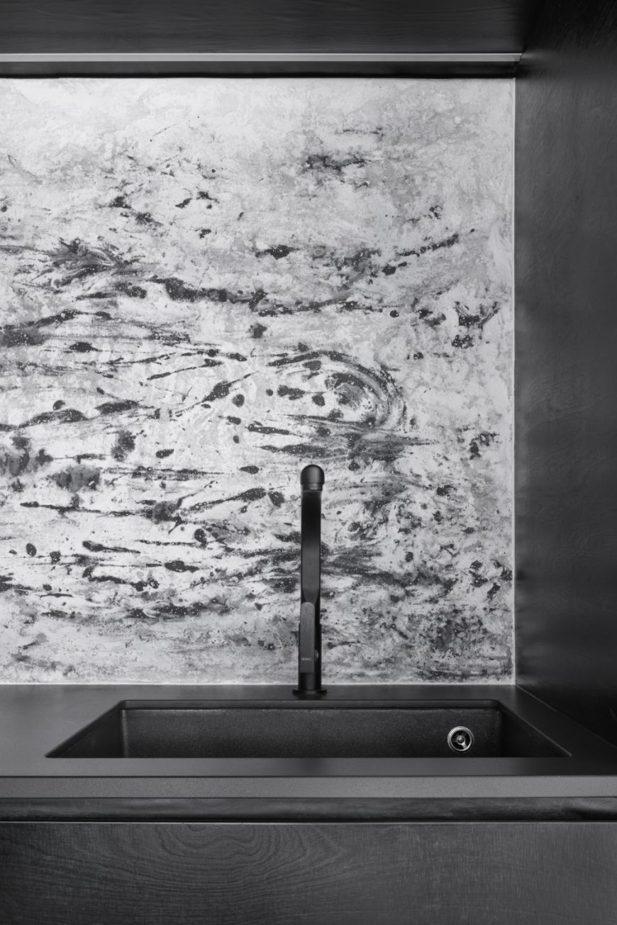 32 Kitchen.jpg - 812